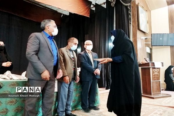 مراسم تجلیل از فرهنگیان و دانش‌آموزان مقام‌آور استانی و کشوری در شهرستان کازرون