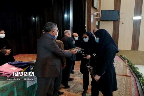 مراسم تجلیل از فرهنگیان و دانش‌آموزان مقام‌آور استانی و کشوری در شهرستان کازرون