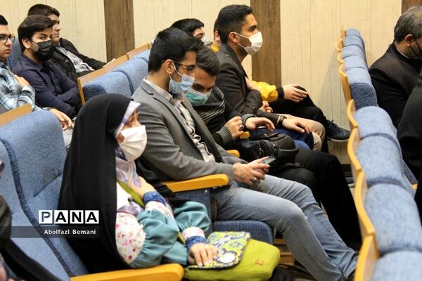 آیین رونمایی از تابلوی تصاویر معلمان شهید ناحیه یک قم