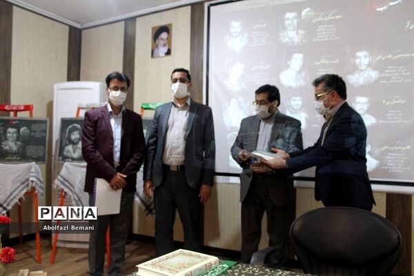آیین رونمایی از تابلوی تصاویر معلمان شهید ناحیه یک قم
