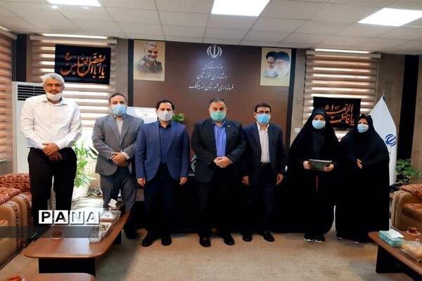 آیین تجلیل ازدانش آموزان راه یافته به مجلس‌ دانش آموزی در اندیمشک