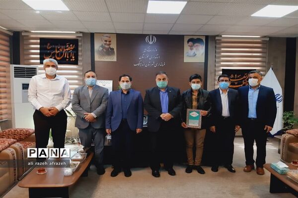 آیین تجلیل ازدانش آموزان راه یافته به مجلس‌ دانش آموزی در اندیمشک