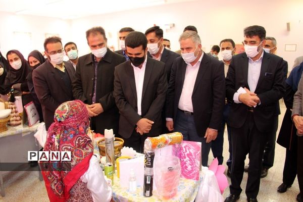 بازدید معاون تربیت‌بدنی و سلامت وزارت آموزش و پرورش از نمایشگاه مدرسه میعاد شهرکرد