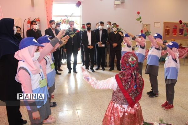 بازدید معاون تربیت‌بدنی و سلامت وزارت آموزش و پرورش از نمایشگاه مدرسه میعاد شهرکرد