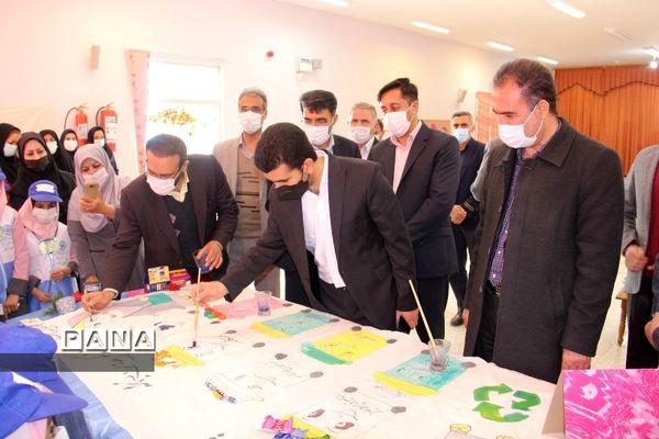 بازدید معاون تربیت‌بدنی و سلامت وزارت آموزش و پرورش از نمایشگاه مدرسه میعاد شهرکرد