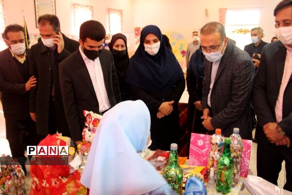 بازدید معاون تربیت‌بدنی و سلامت وزارت آموزش و پرورش از نمایشگاه مدرسه میعاد شهرکرد