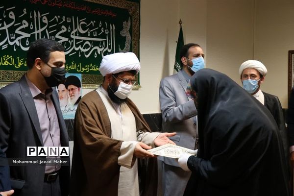 تجلیل از نقش‌آفرینان نمایشگاه مدرسه انقلاب شهرستان قدس