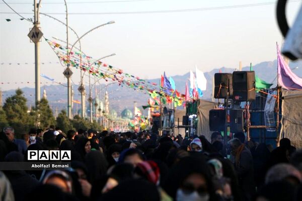 جلوه‌های شادی و سرور در مسیر پیاده روی جمکران -1
