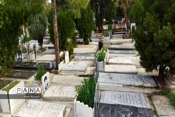 آخرین جمعه قرن در بهشت زهرا پر از سکوت است