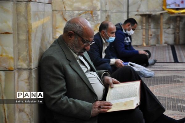 مراسم احیای شب نیمه شعبان در حرم سید علاءالدین حسین (ع) در شیراز