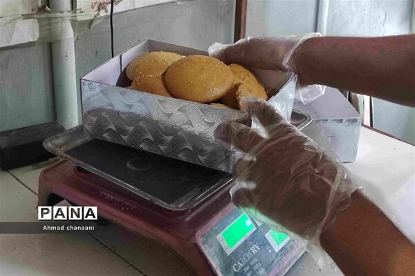 پخت و توزیع 500 بسته شیرینی به مناسبت نیمه شعبان در شهرستان کارون