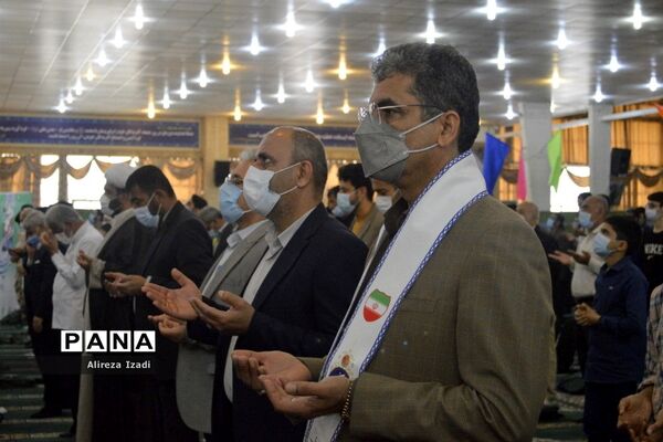 حضور مهدی یاوران دانش‌آموزان مدارس بوشهر در مراسم نماز جمعه
