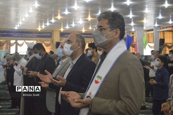 حضور مهدی یاوران دانش‌آموزان مدارس بوشهر در مراسم نماز جمعه