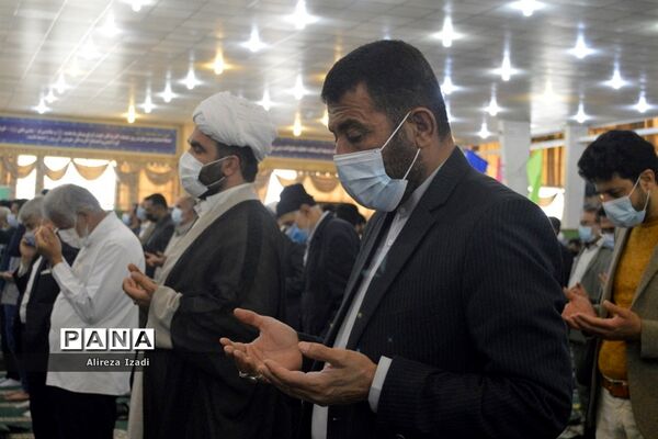 حضور مهدی یاوران دانش‌آموزان مدارس بوشهر در مراسم نماز جمعه
