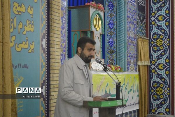 حضور مهدی یاوران دانش‌آموزان مدارس بوشهر در مراسم نماز جمعه