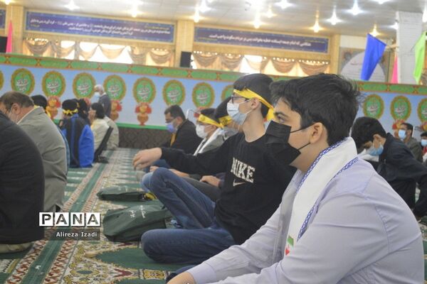 حضور مهدی یاوران دانش‌آموزان مدارس بوشهر در مراسم نماز جمعه