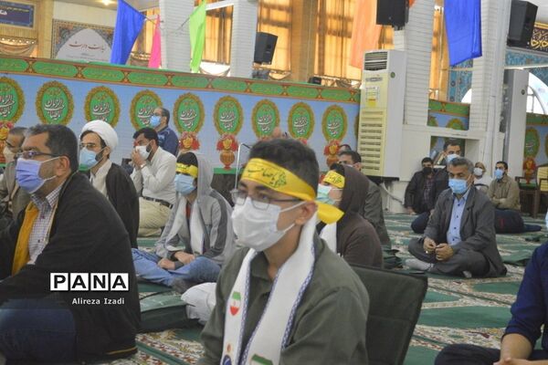 حضور مهدی یاوران دانش‌آموزان مدارس بوشهر در مراسم نماز جمعه