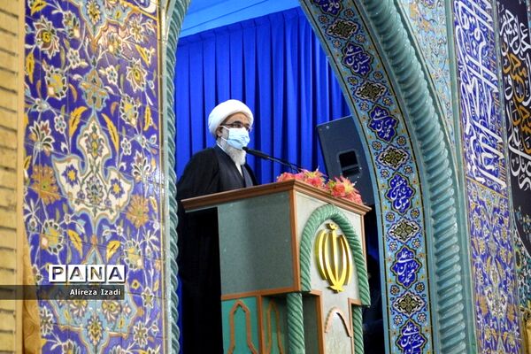 حضور مهدی یاوران دانش‌آموزان مدارس بوشهر در مراسم نماز جمعه
