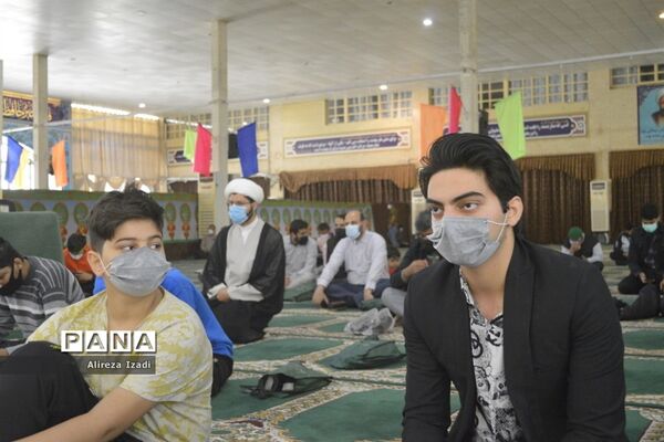 حضور مهدی یاوران دانش‌آموزان مدارس بوشهر در مراسم نماز جمعه