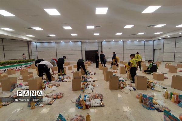 تهیه و توزیع ۱۱۰ بسته معیشتی در منطقه ۱۵