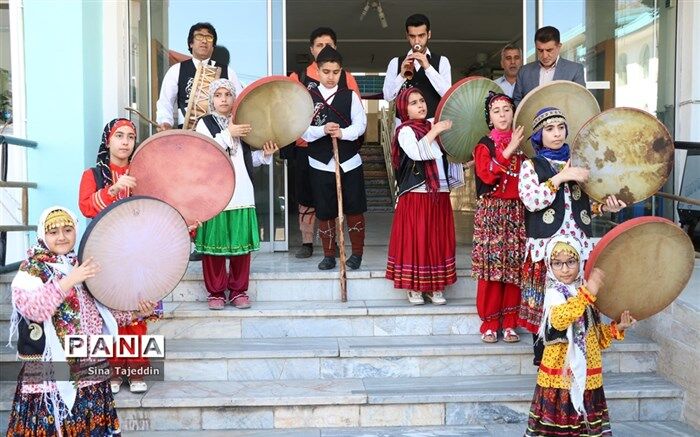 مژده بهاری نوروز خوانان در آمل/ فیلم