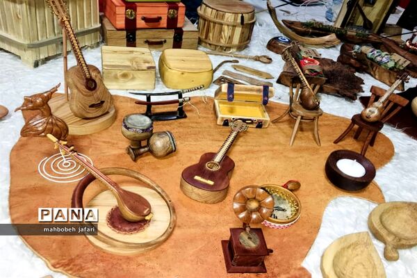 برپایی غرفه‌های فروش صنایع دستی در ساری