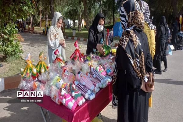 برپایی نمایشگاه تولیدات زنان سرپرست خانواده در شوشتر