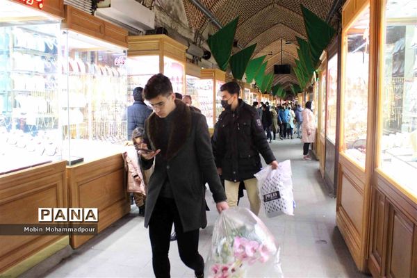 تب و تاب خرید مردم تبریز در آخرین ساعات قرن
