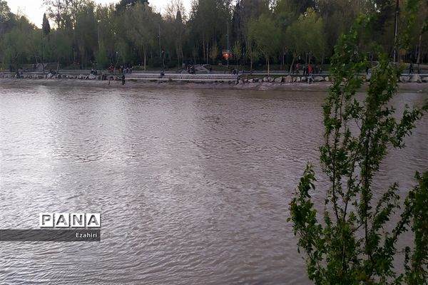 جاری شدن آب در زاینده رود