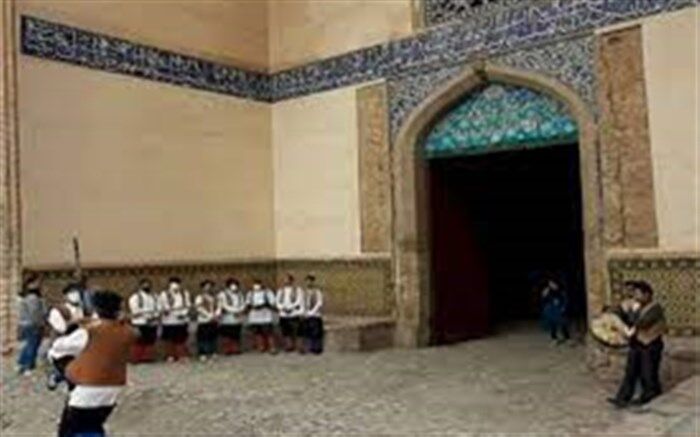 اجرای رقص آئینی چوب‌بازی در نوروزگاه قزوین