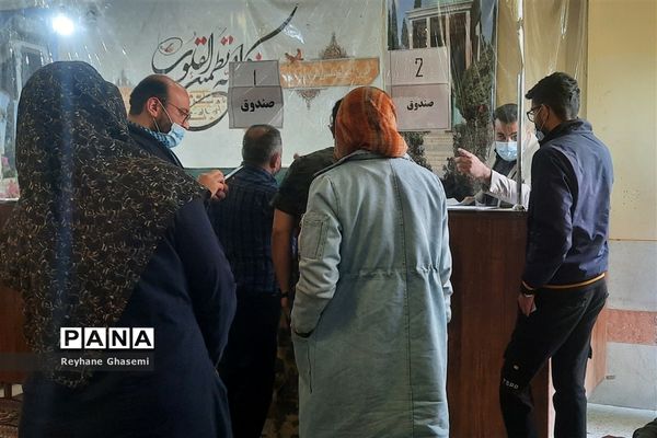 بازدید رئیس آموزش و پرورش ناحیه یک شیراز به همراه دانش‌آموزان پیشتاز از محل ستاد اسکان نوروزی