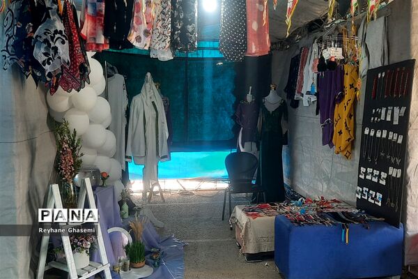بازدید رئیس آموزش و پرورش ناحیه یک شیراز به همراه دانش‌آموزان پیشتاز از محل ستاد اسکان نوروزی