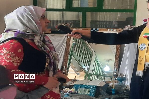 بازدید رئیس آموزش و پرورش ناحیه یک شیراز به همراه دانش‌آموزان پیشتاز از محل ستاد اسکان نوروزی