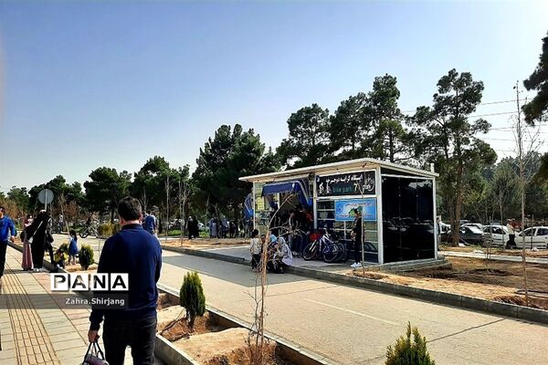 دریاچه چیتگر یکی از جاذبه‌های گردشگری در تهران