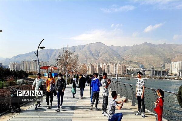 دریاچه چیتگر یکی از جاذبه‌های گردشگری در تهران