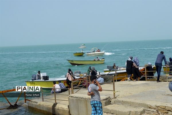 گردشگران نوروزی در سواحل زیبای بوشهر