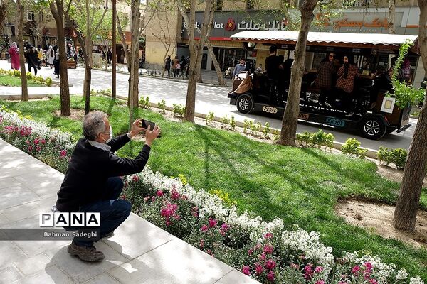 مسافران نوروزی - چهارباغ عباسی اصفهان