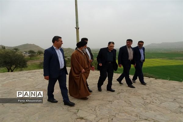 ادای احترام وزیر آموزش و پرورش به شهدای گمنام در سردشت