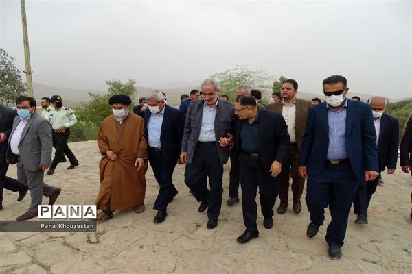 ادای احترام وزیر آموزش و پرورش به شهدای گمنام در سردشت