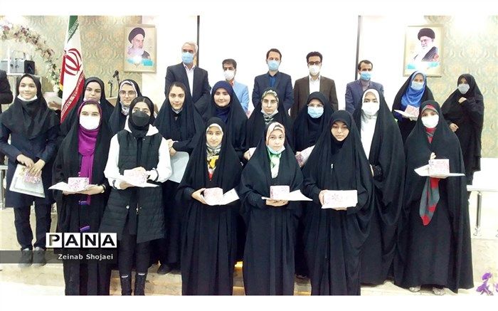 تجلیل از دانش آموزان برتر علمی و قرآنی در تالار فرهنگیان کاشمر