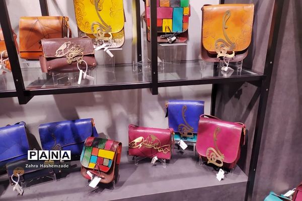 نمایشگاه صنایع‌دستی در برج میلاد تهران
