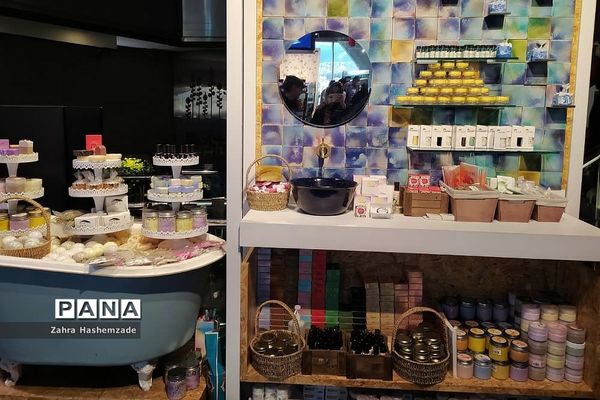 نمایشگاه صنایع‌دستی در برج میلاد تهران