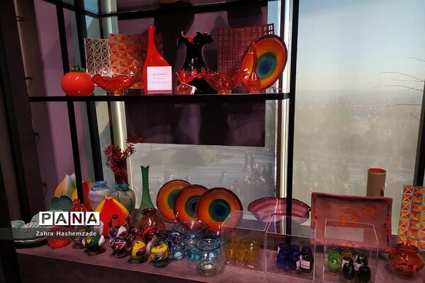 نمایشگاه صنایع‌دستی در برج میلاد تهران
