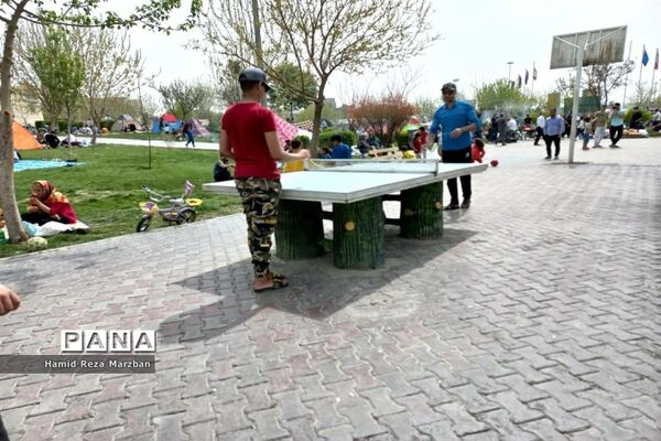 بوستان الغدیر شهرستان اسلامشهر در روز طبیعت