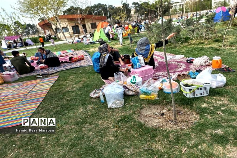 بوستان الغدیر شهرستان اسلامشهر در روز طبیعت