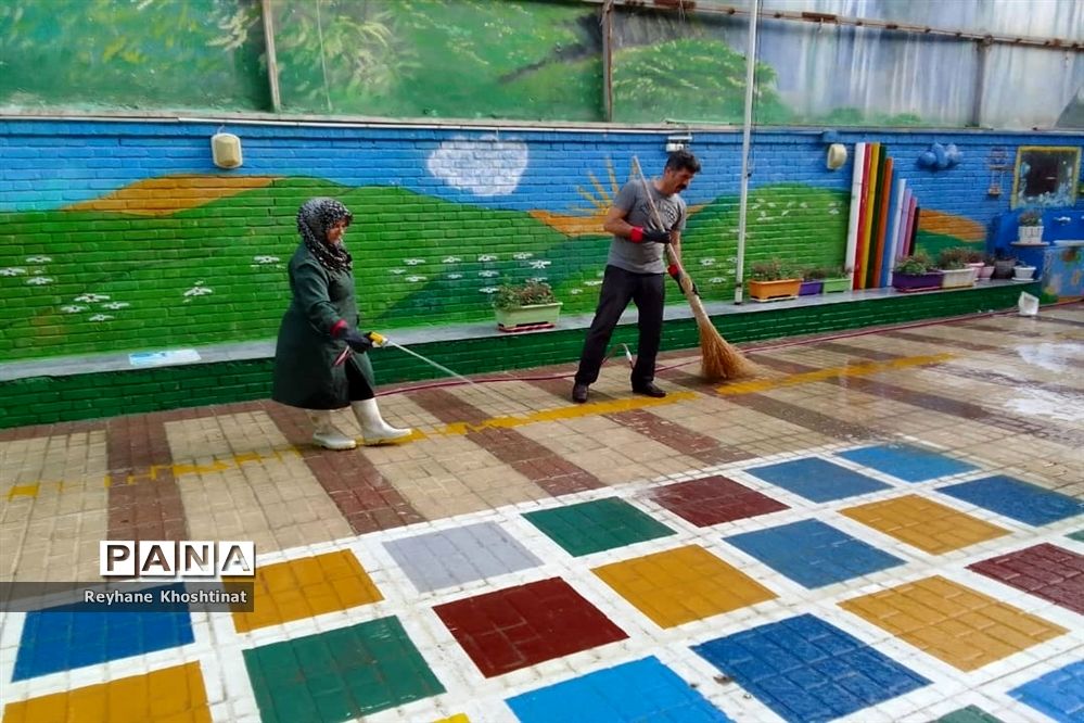 نشاط و شادمانی کادر دبستان فرهنگ دختران جهت استقبال از دانش‌آموزان