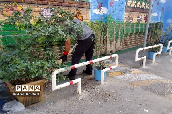 نشاط و شادمانی کادر دبستان فرهنگ دختران جهت استقبال از دانش‌آموزان