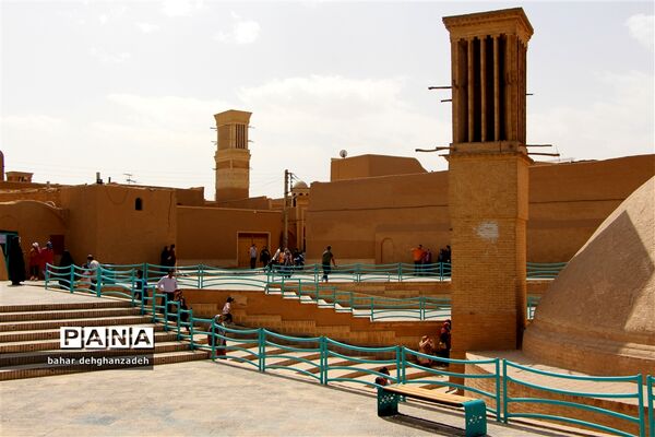 بازدید میهمانان نوروزی از آب‌انبار رستم گیو یزد