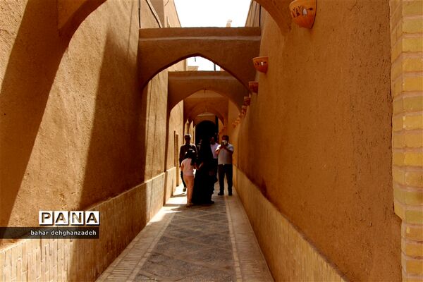 بازدید میهمانان نوروزی از آب‌انبار رستم گیو یزد