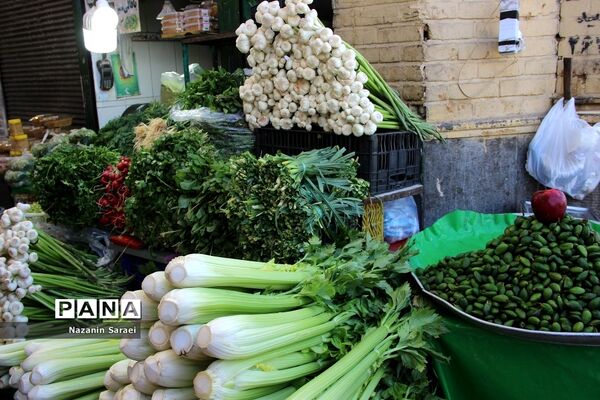 حال و هوای بازار میوه و سبزی‌جات منطقه تجریش تهران در نوروز ۱۴۰۱